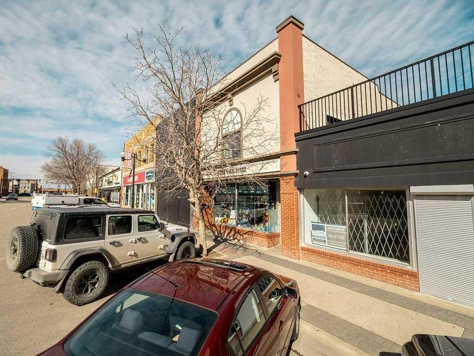 325 5 Street South, Lethbridge, AB