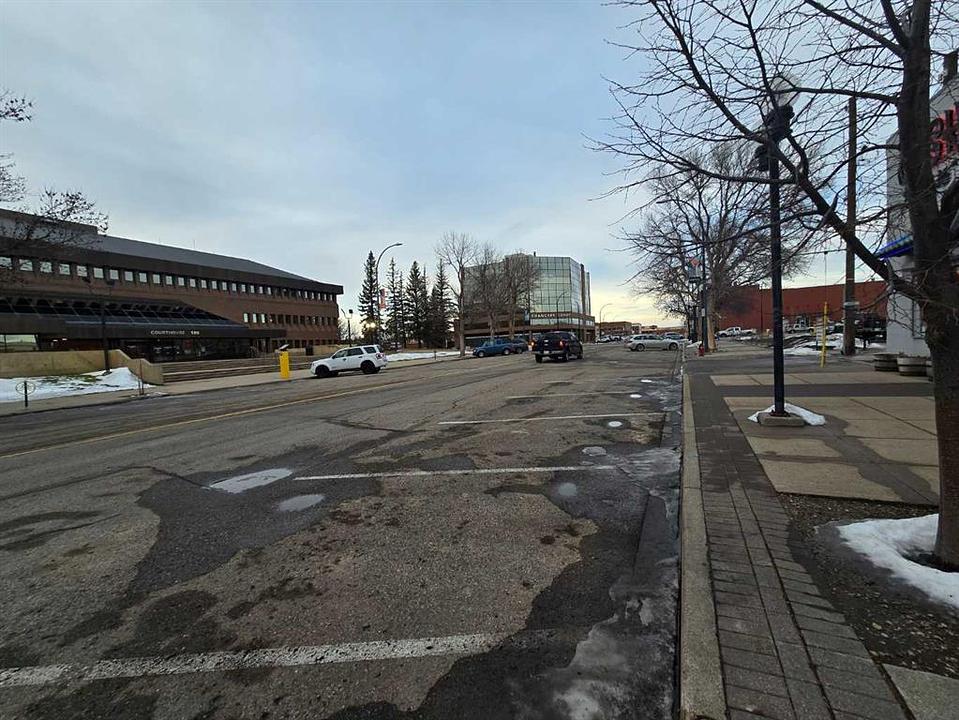 123 4 Street South, Lethbridge, AB
