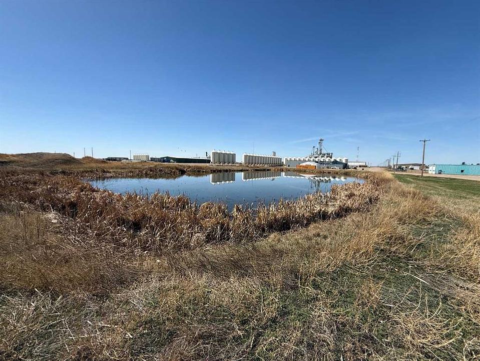 111 1 Street North, Vauxhall, AB
