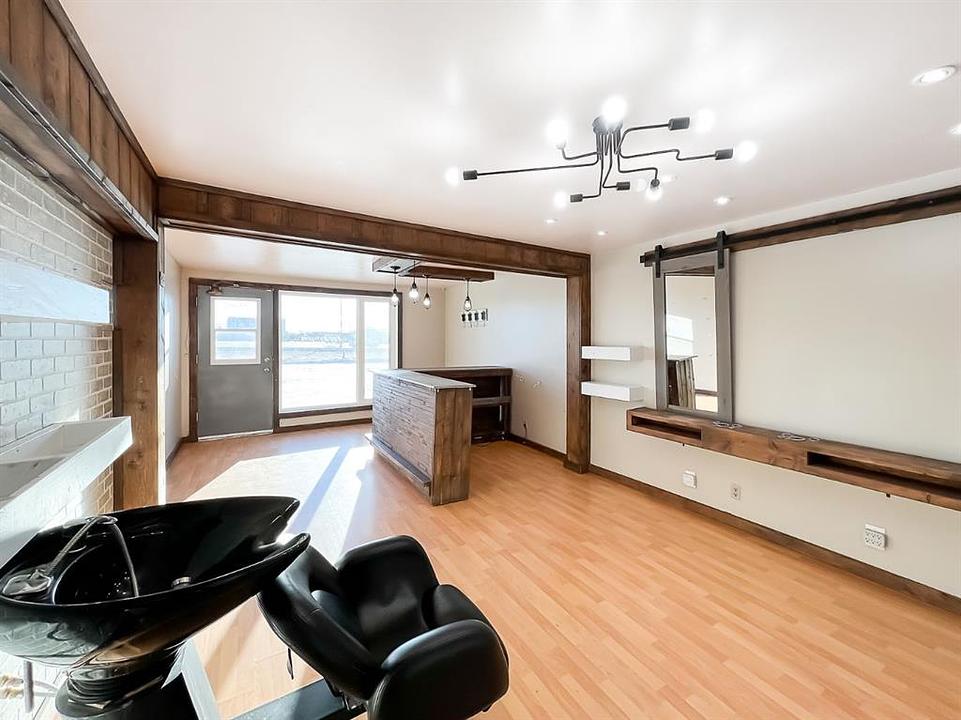 8 Railway Avenue Northeast, Falher, AB