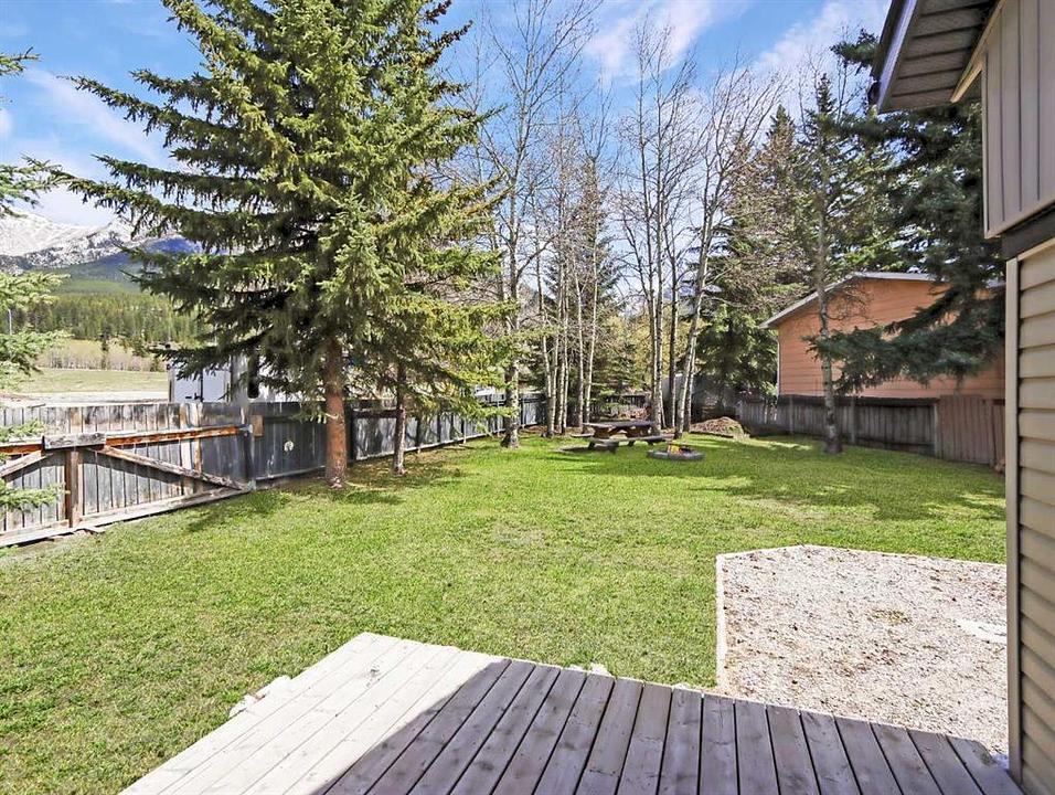 228 17 Street, Canmore, AB