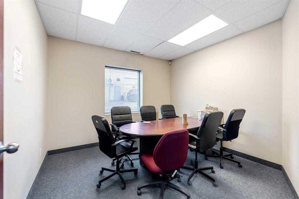4852 50 Avenue Northeast, Calgary, AB