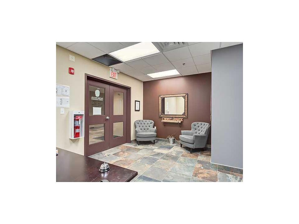 220 - 52 Gateway Drive Northeast, Airdrie, AB
