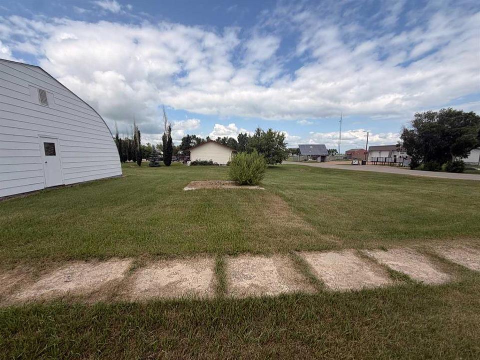 102 - Main Street, Munson, AB