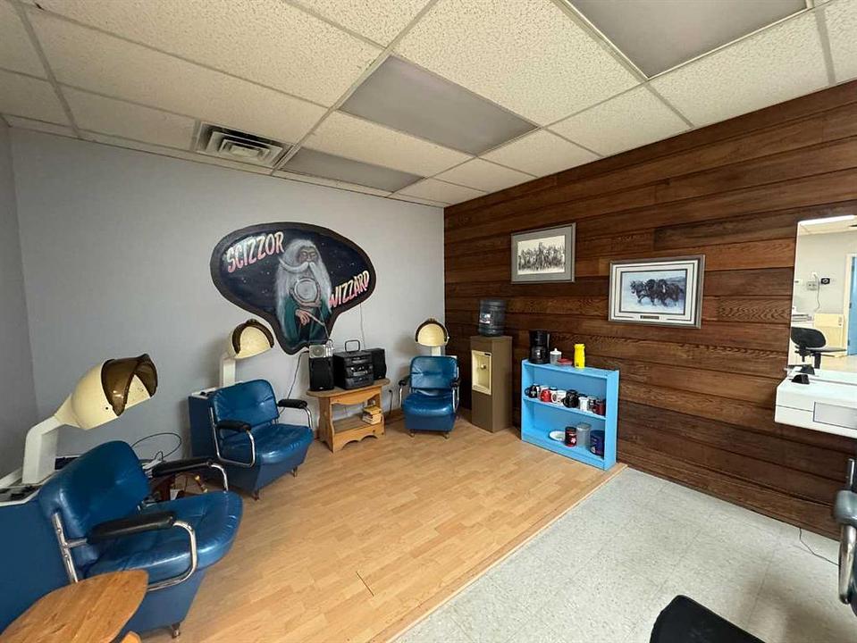 5033 50 Avenue, Ponoka, AB