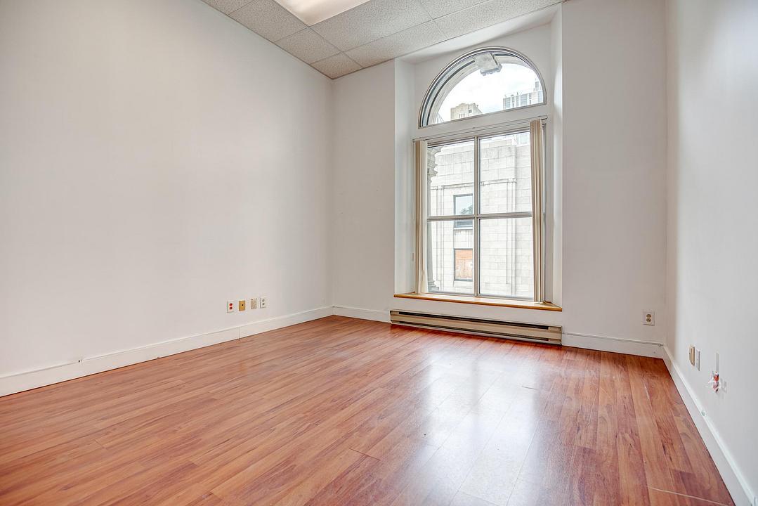 Office - 204 Rue Notre-Dame Ouest, Montréal, QC