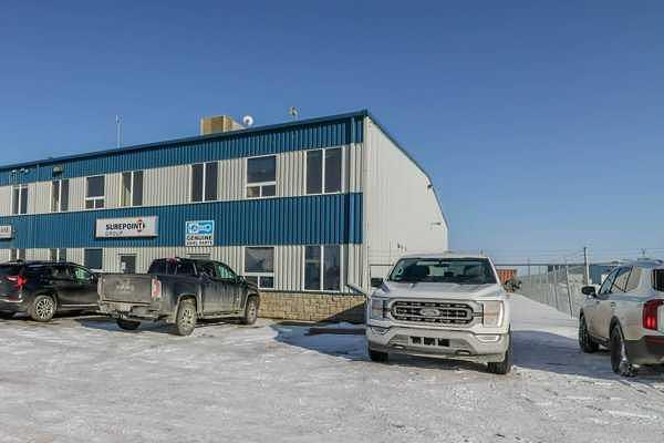 3 - 8 Gateway Boulevard, Alhambra, AB