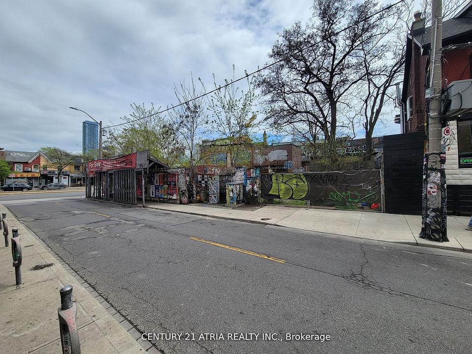 374 Spadina Avenue, Toronto, ON