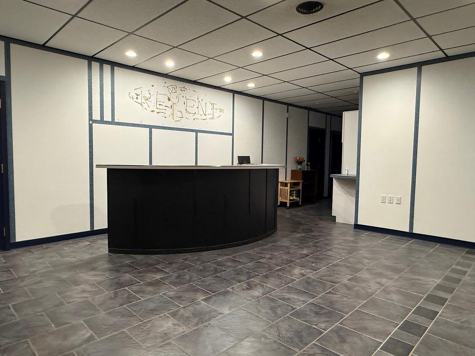 B - 5108 51 Street, Drayton Valley, AB