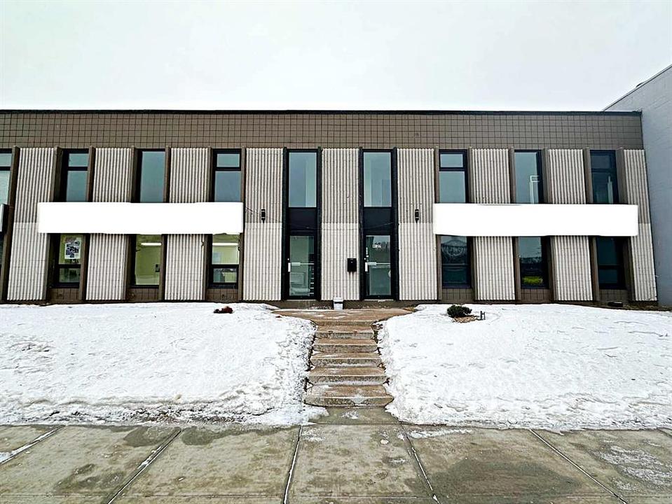 8127 Fraser Avenue, Fort McMurray, AB
