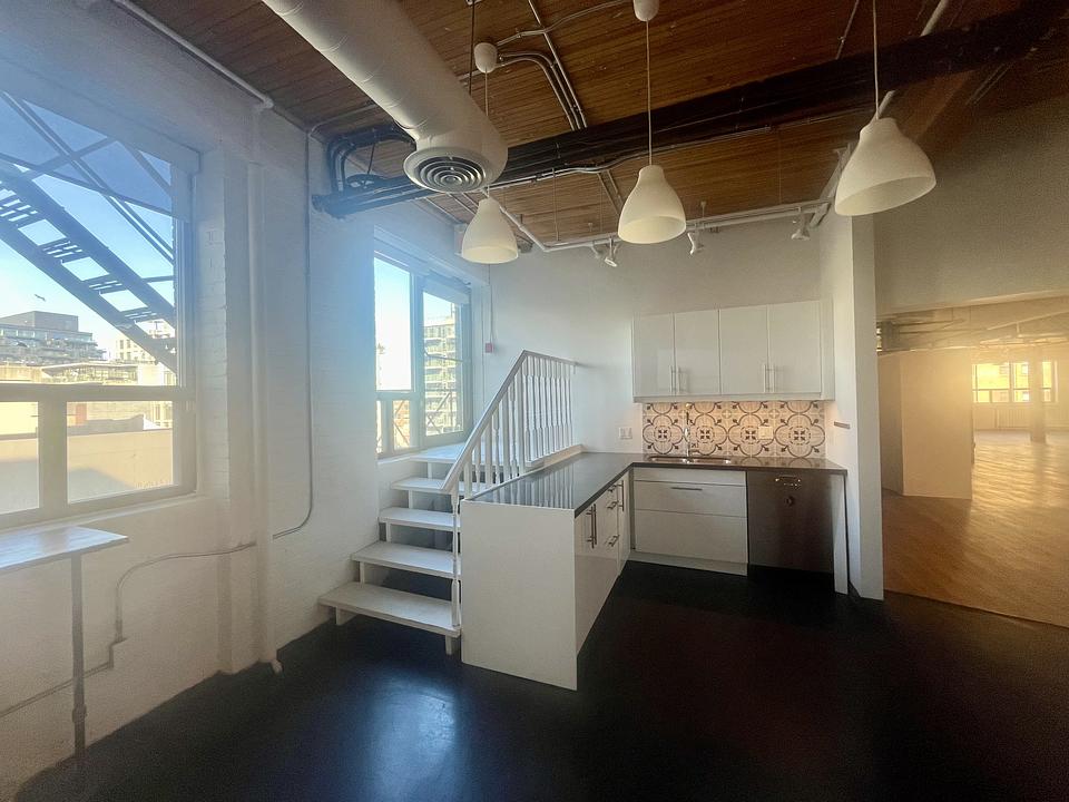 600 - 116 Spadina Avenue, Toronto, ON