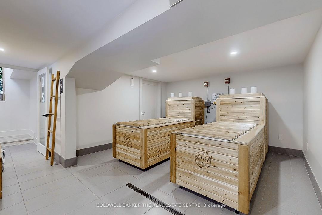 543 The Queensway South, Georgina, ON