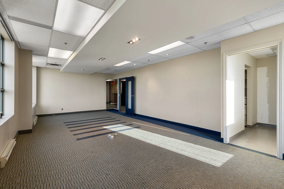 230 - 8150 Boulevard Métropolitain Est, Montréal, QC
