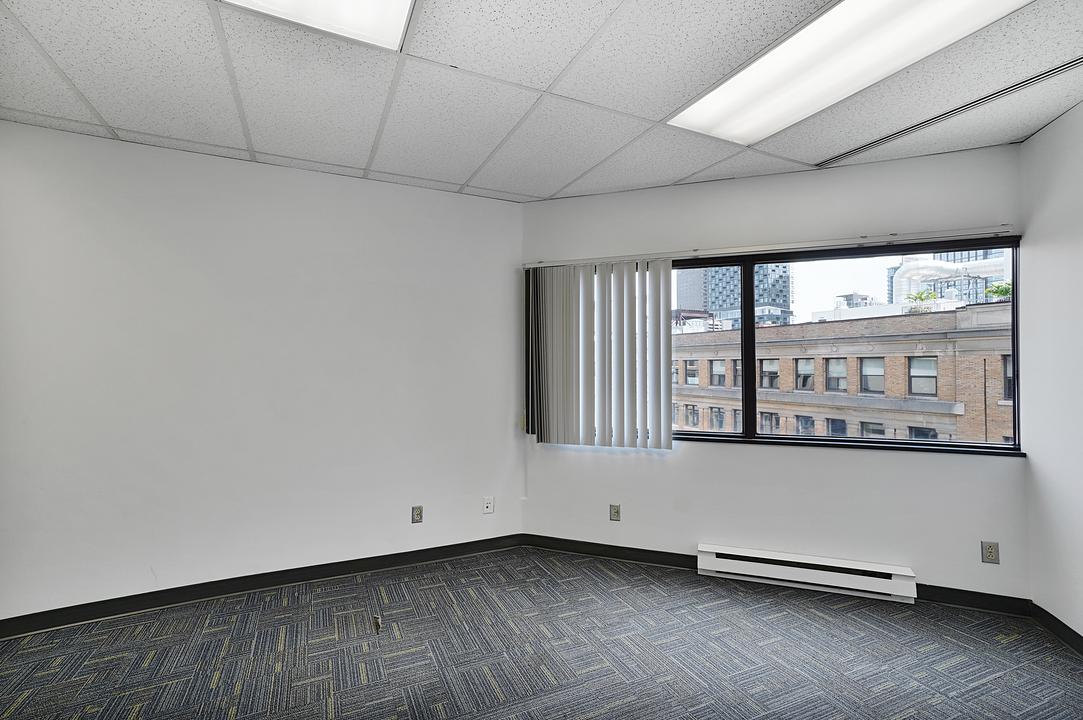 100 - 425 Boulevard de Maisonneuve, Montréal, QC