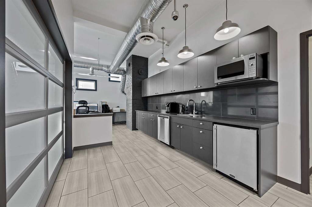 1742 10 Avenue Southwest, Calgary, AB