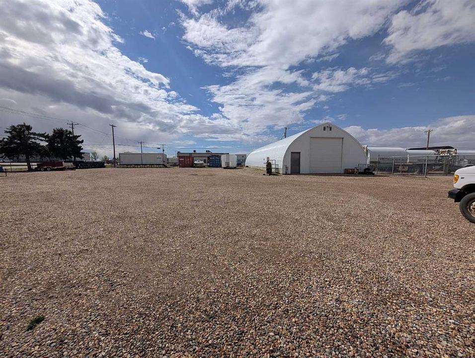 1811 Broadway Avenue East, Redcliff, AB
