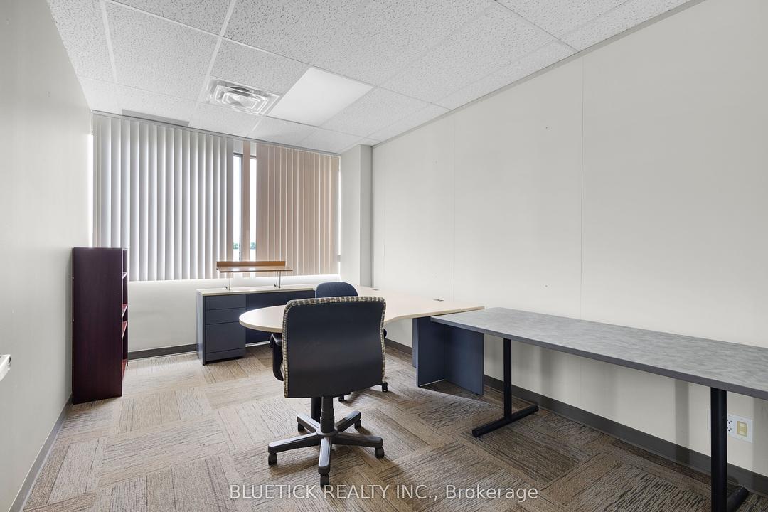 301 - 710 Dorval Drive, Oakville, ON