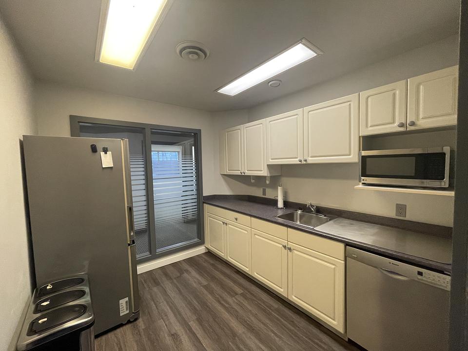 1 - 1485 Welch St, North Vancouver, BC