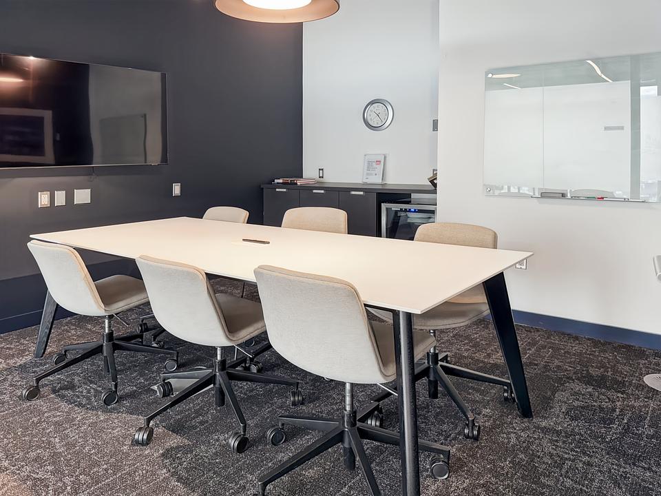 685 Centre Street South, Calgary, AB