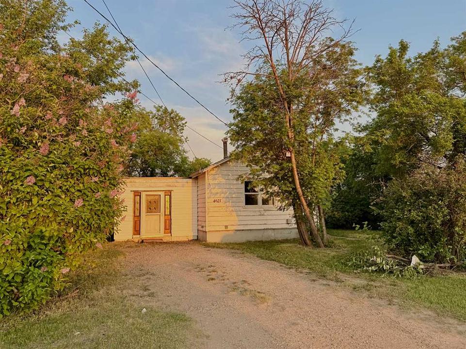 4621 46 Street, Lacombe, AB