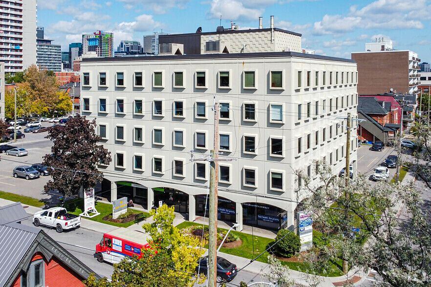 201 - 381 Kent Street, Ottawa, ON