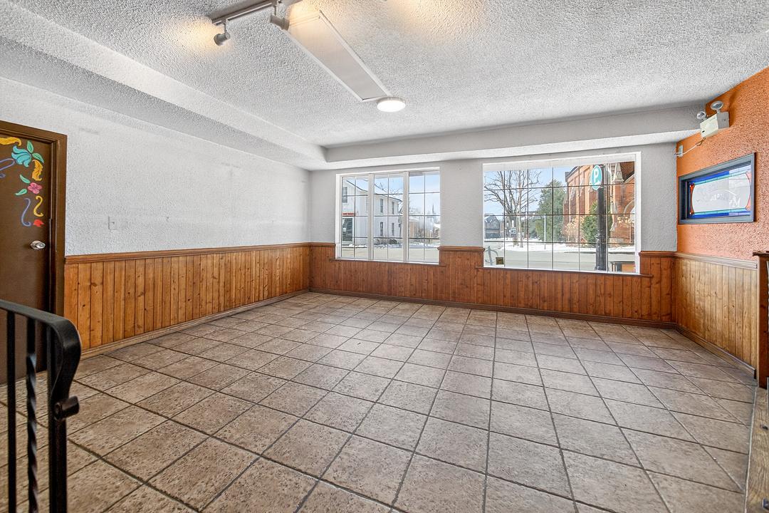 277 Queen Street South, Mississauga, ON