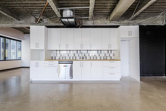 180 Dundas Street West, Toronto, ON
