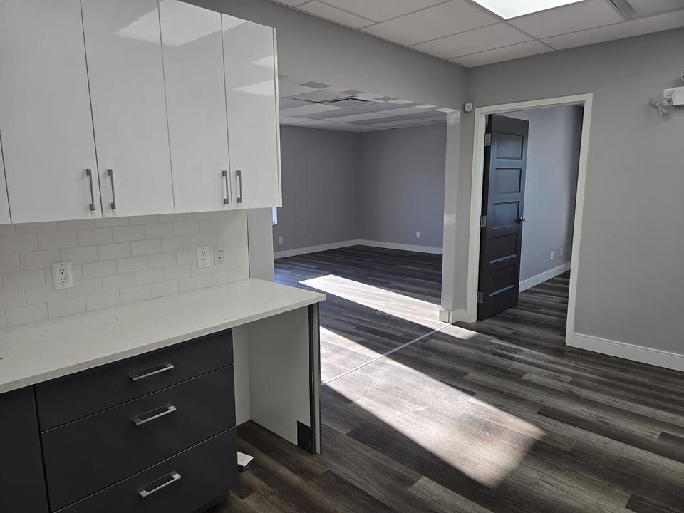 Mini Offices - 17 Grenfell Crescent, Ottawa, ON