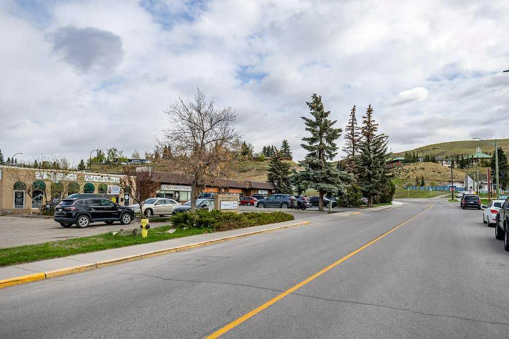 115b 4 Avenue West, Cochrane, AB
