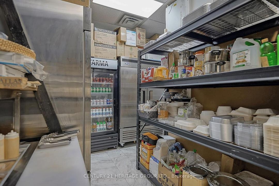 559 Steven Court, Newmarket, ON