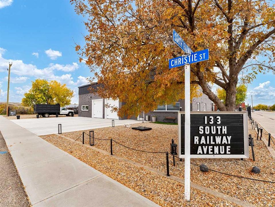 133 South Railway Avenue, Irvine, AB
