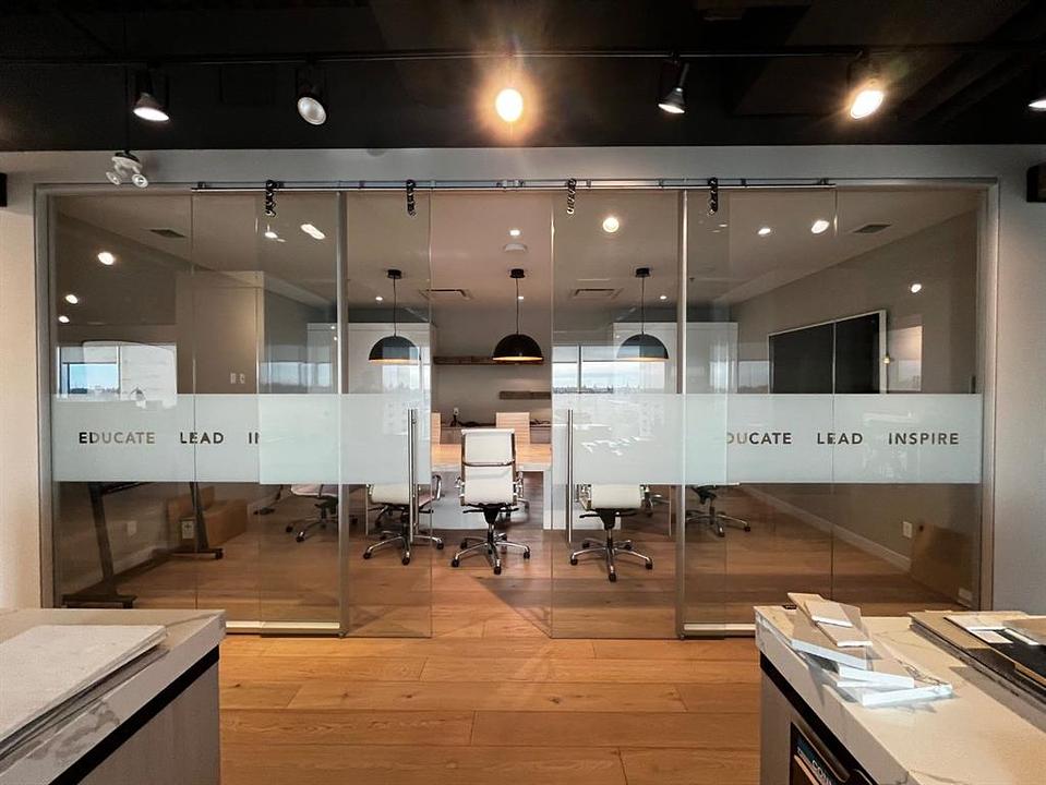 305 - 3223 5 Avenue Northeast, Calgary, AB
