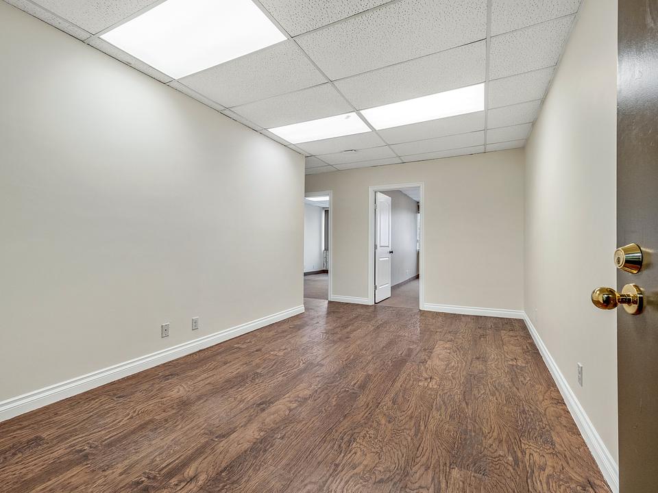 200 - 120 8 Street South, Lethbridge, AB