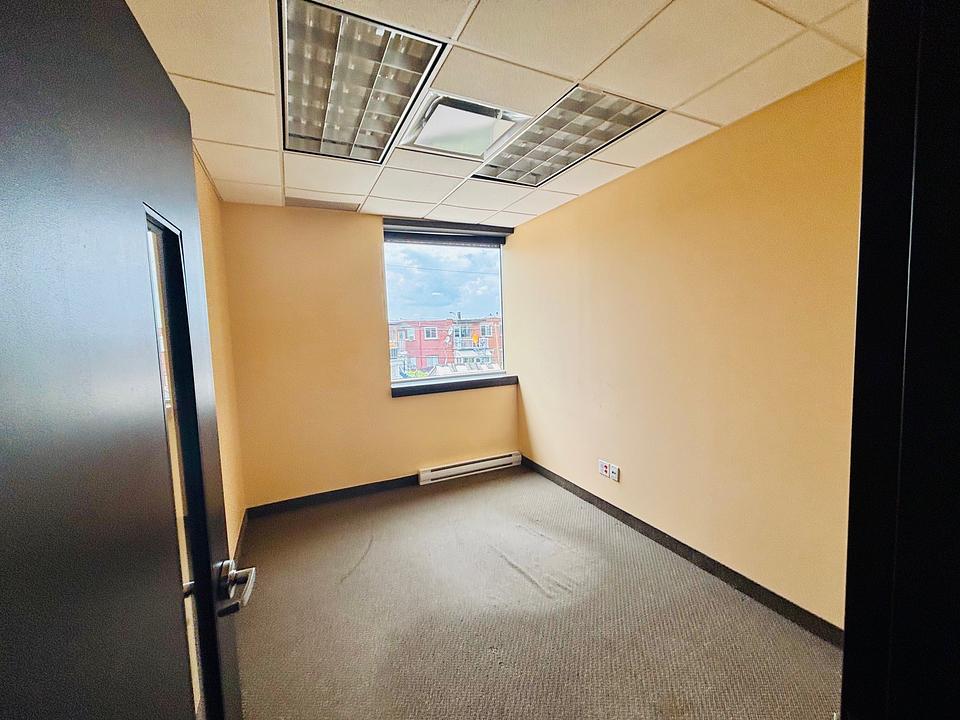 202 - 8129 Boulevard St-Michel, Montreal, QC
