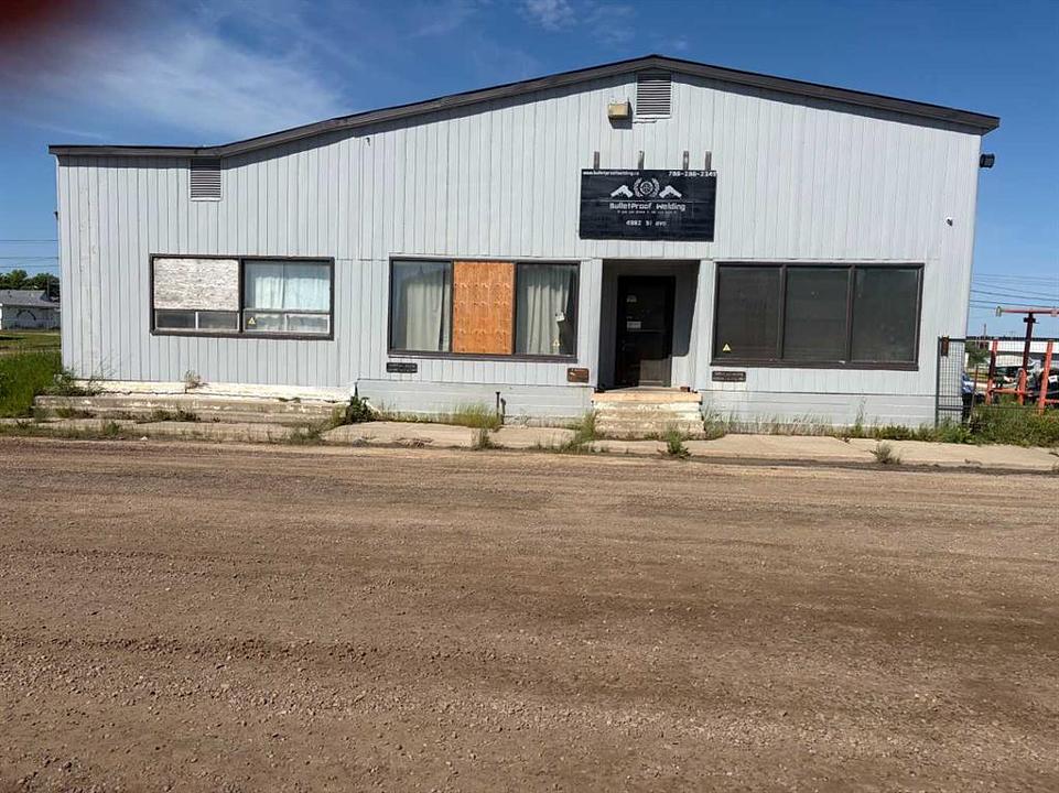 4902 51 Street, Mayerthorpe, AB