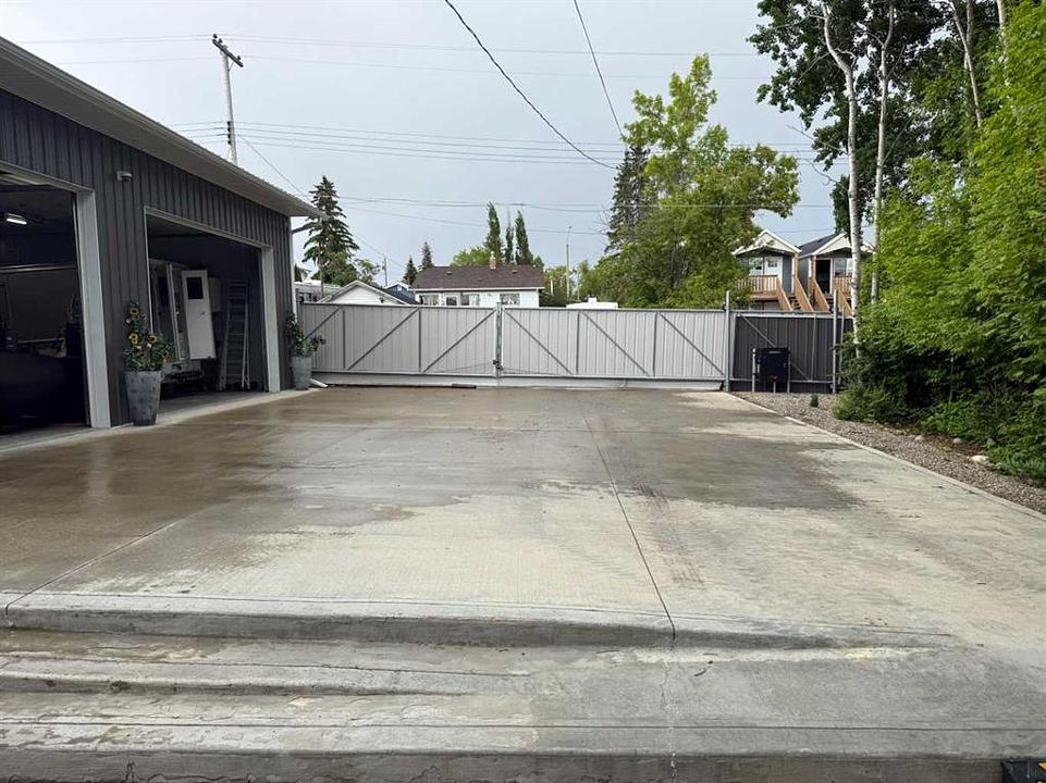 2023 20 Avenue, Bowden, AB