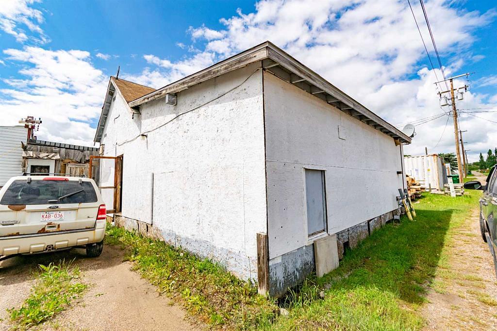 44 Main Street East, Big Valley, AB