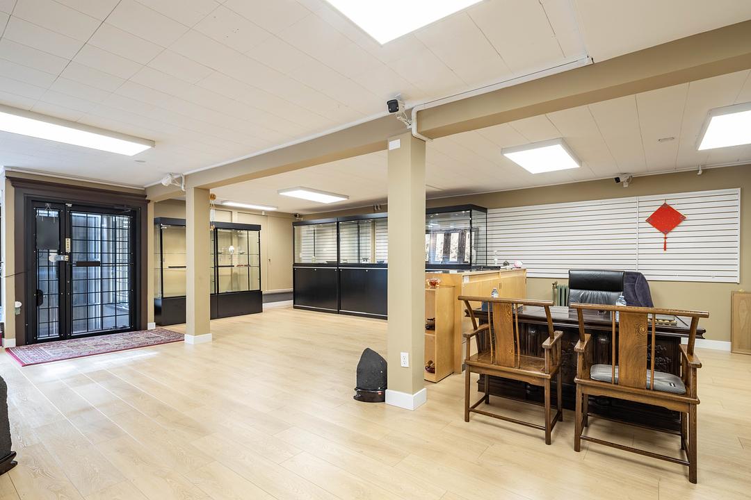 3607 West Broadway, Vancouver, BC