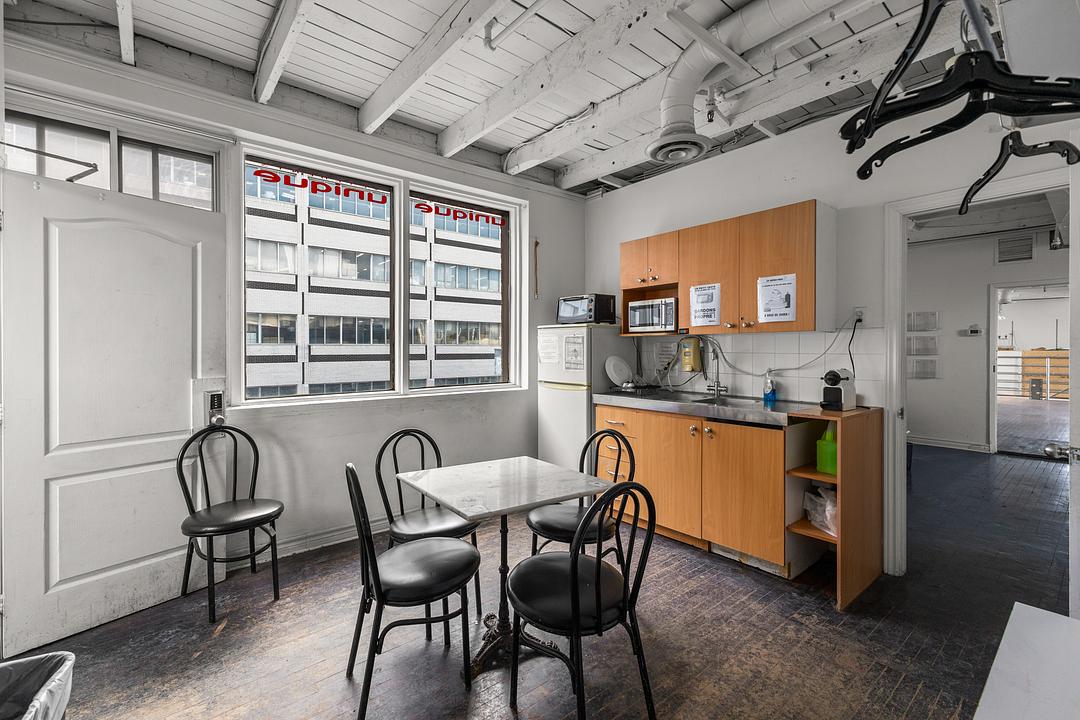 9455 Boulevard Saint-Laurent, Montréal, QC
