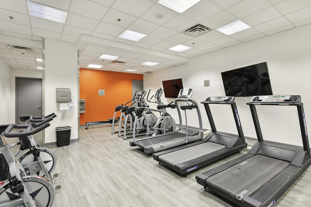 400 - 90 Burnhamthorpe Road West, Mississauga, ON