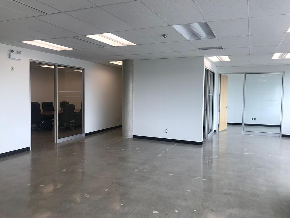 400 - 1001 Champlain Avenue, Burlington, ON