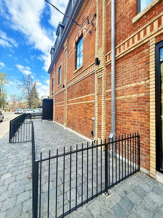 1030 Queen Street West, Toronto, ON