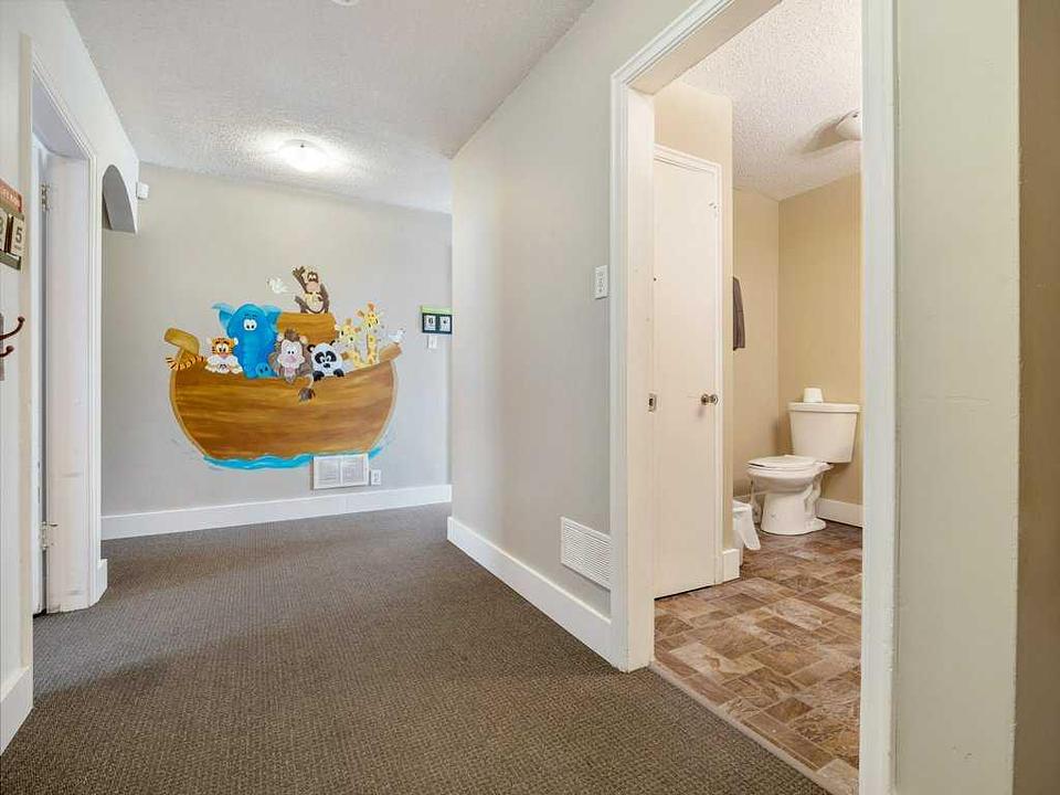 327 10 Street South, Lethbridge, AB
