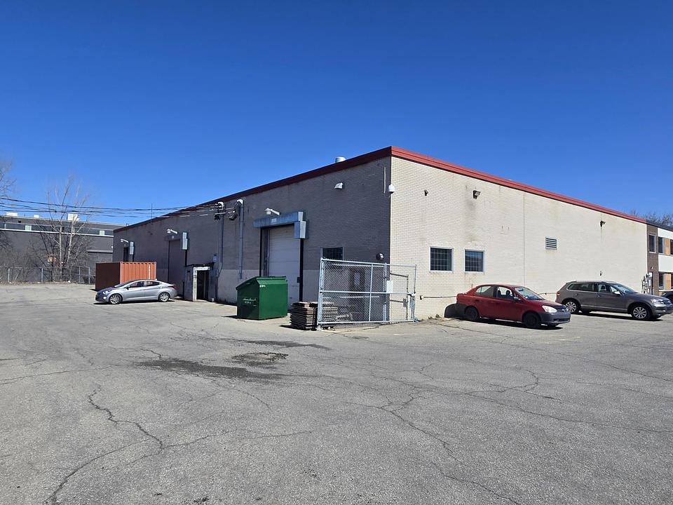 123 Avenue Labrosse, Pointe-Claire, QC