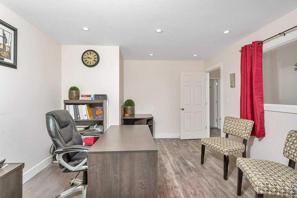4911 50 Avenue, Eckville, AB