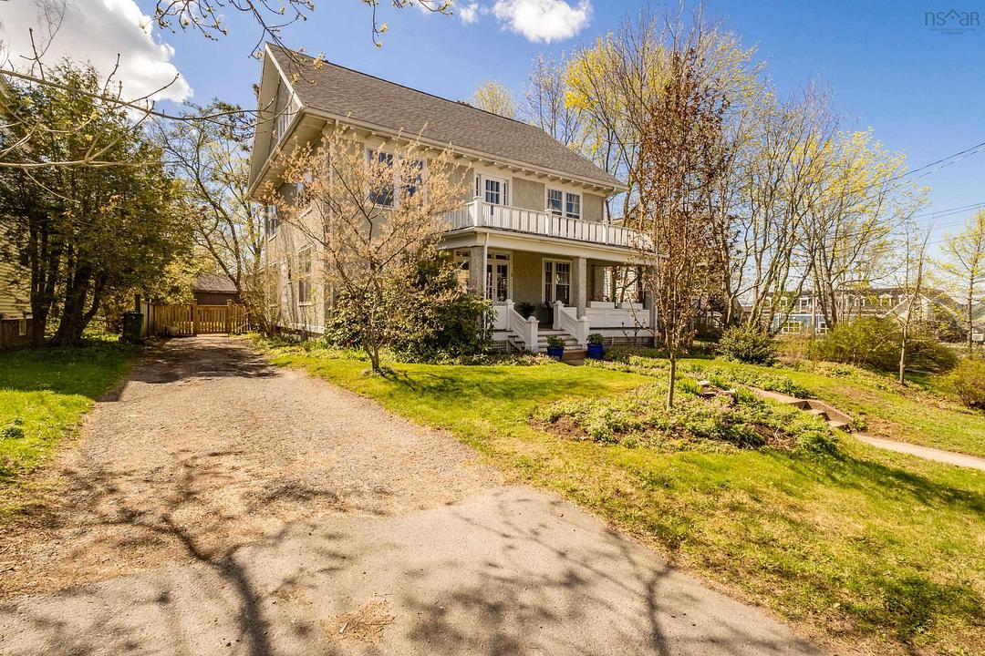 12 Linden Avenue, Wolfville, NS
