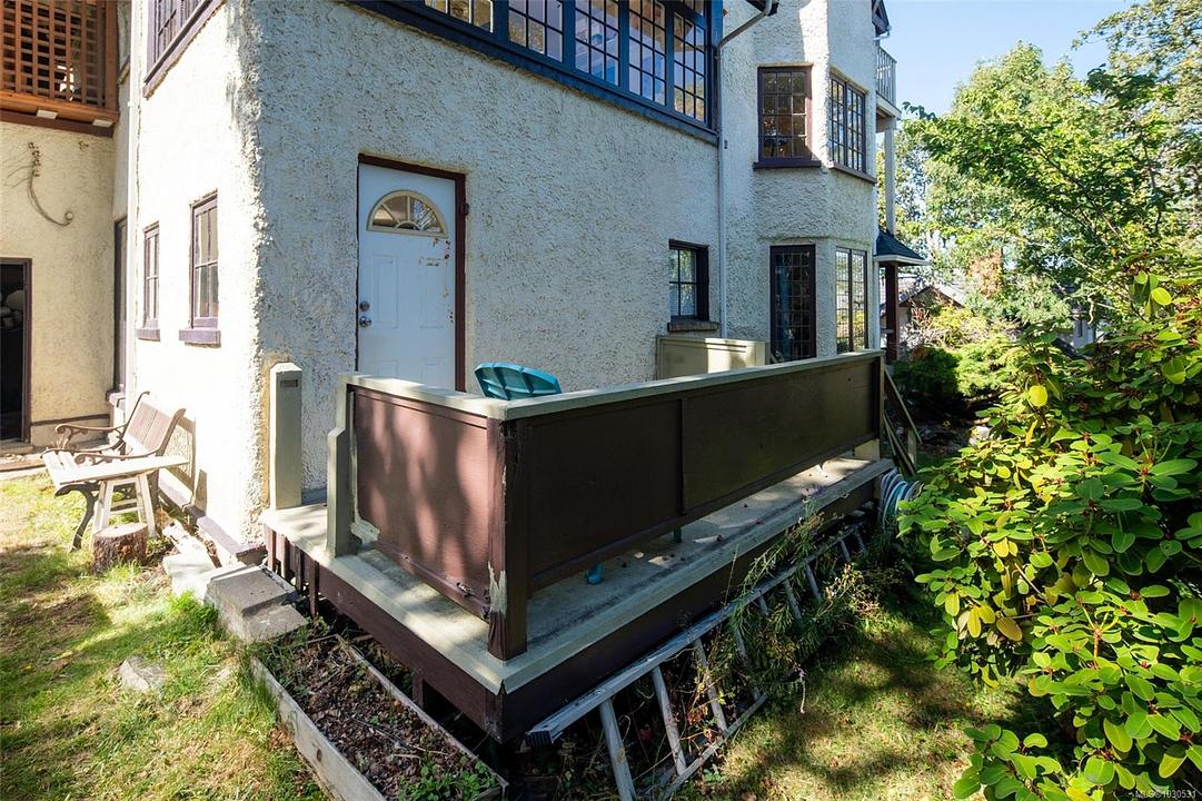 1043 Belmont Avenue, Victoria, BC
