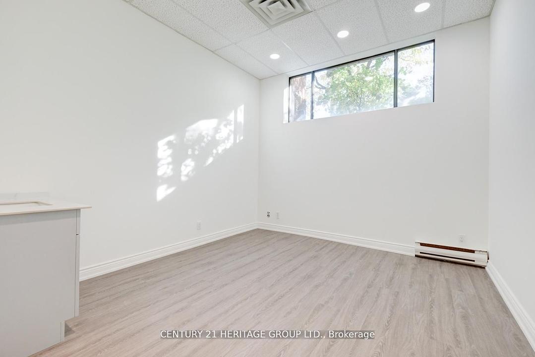 101 - 2900 Yonge Street, Toronto, ON