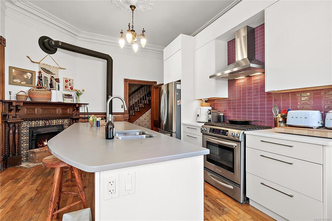 1736 Haultain Street, Victoria, BC