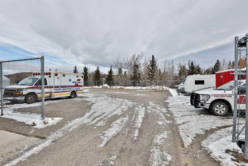 655 Charlotte Street, Pincher Creek, AB